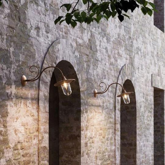 mediterran kulteri falikar rusztikus vorosrez vintage videki rez vendeghaz balaton provence kohaz vilagitas vizallo kert lampak.jpg